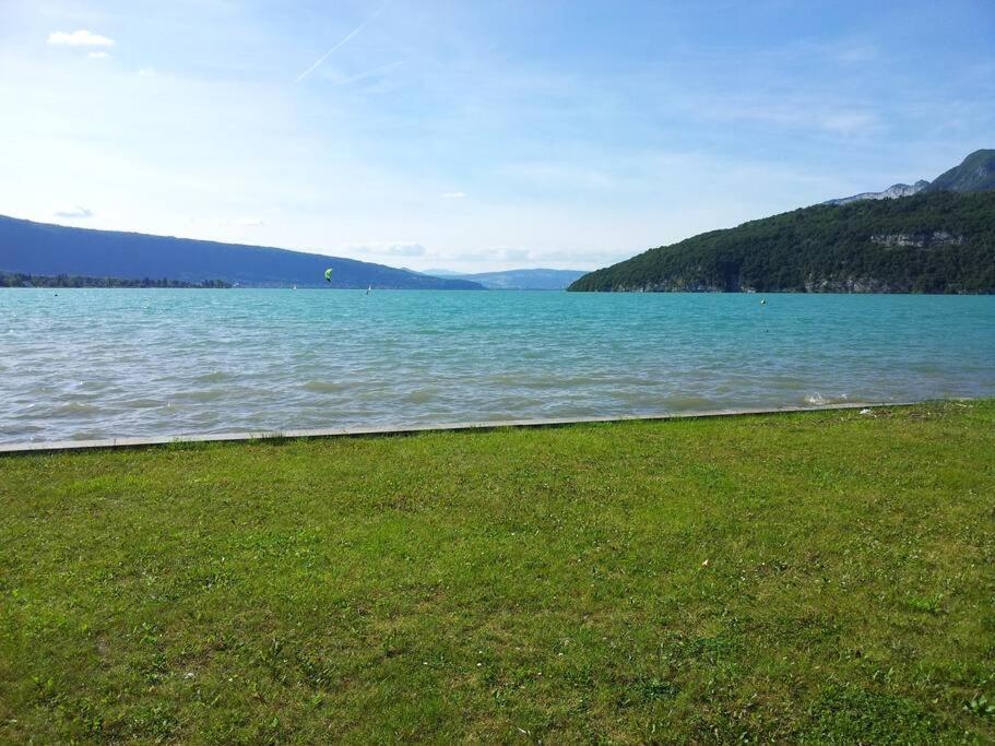Charmant Et Spacieux Appartement A Quelques Pas Du Lac Duingt Luaran gambar